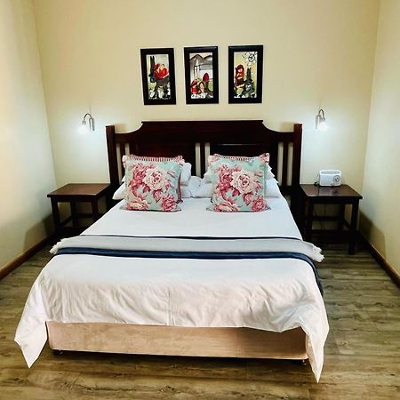 17 On Bird Guest House Б’юфорт-Вест Екстер'єр фото