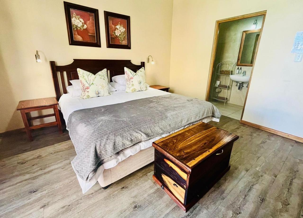 17 On Bird Guest House Б’юфорт-Вест Екстер'єр фото
