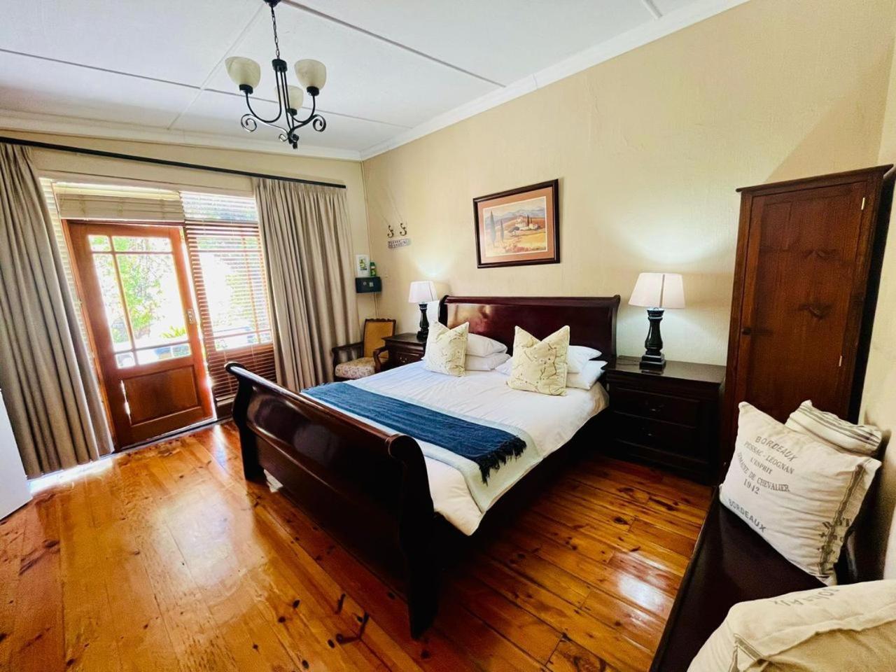 17 On Bird Guest House Б’юфорт-Вест Екстер'єр фото