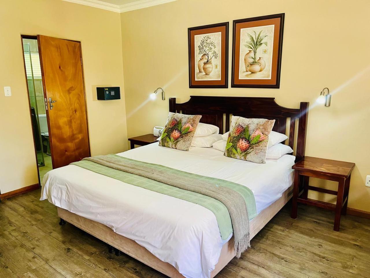 17 On Bird Guest House Б’юфорт-Вест Екстер'єр фото