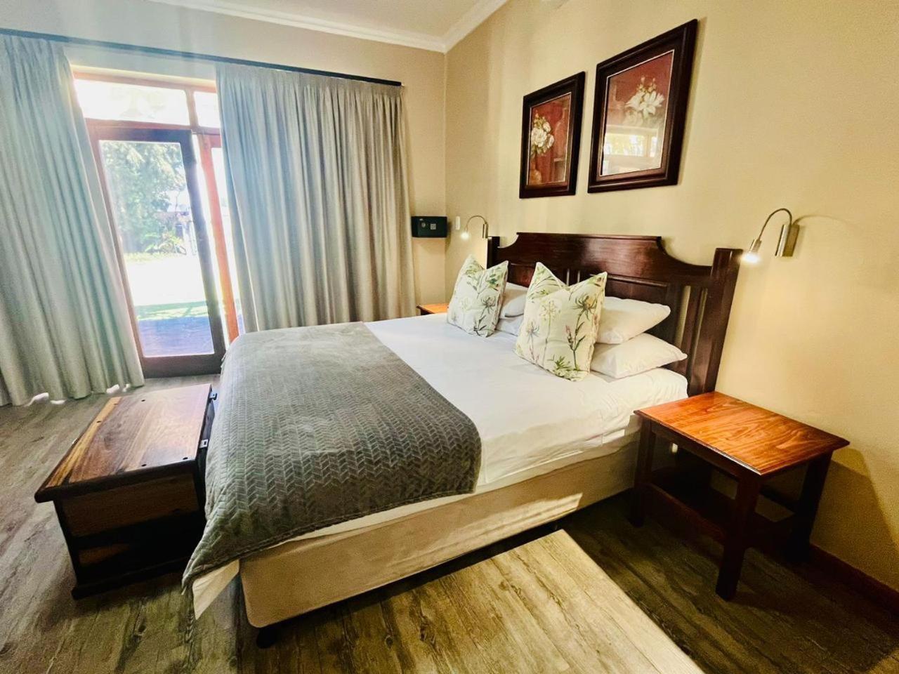 17 On Bird Guest House Б’юфорт-Вест Екстер'єр фото