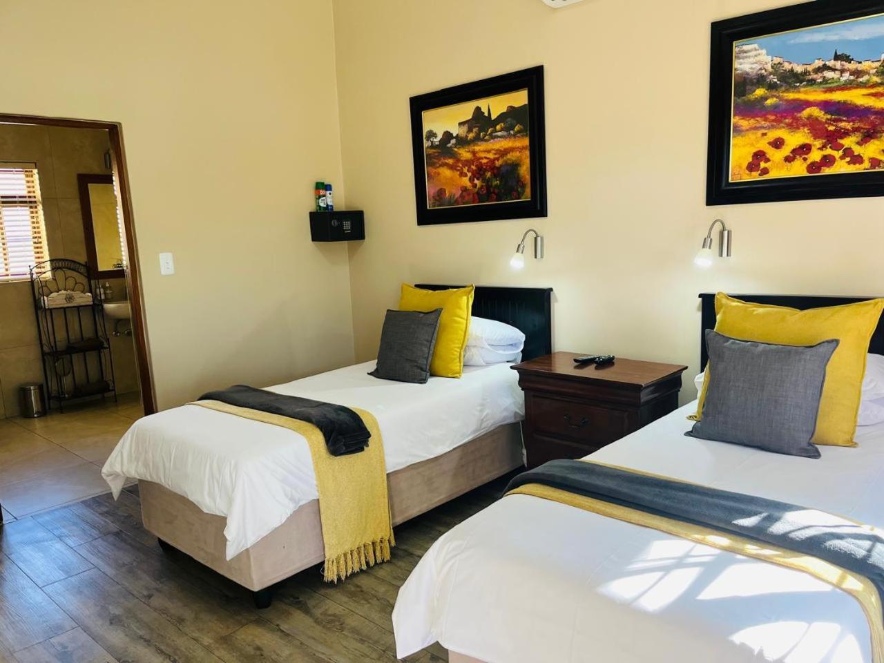 17 On Bird Guest House Б’юфорт-Вест Екстер'єр фото
