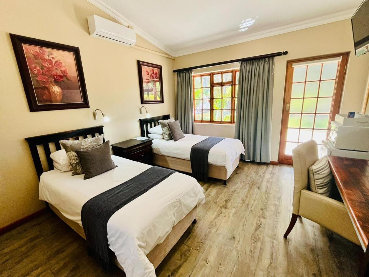 17 On Bird Guest House Б’юфорт-Вест Екстер'єр фото