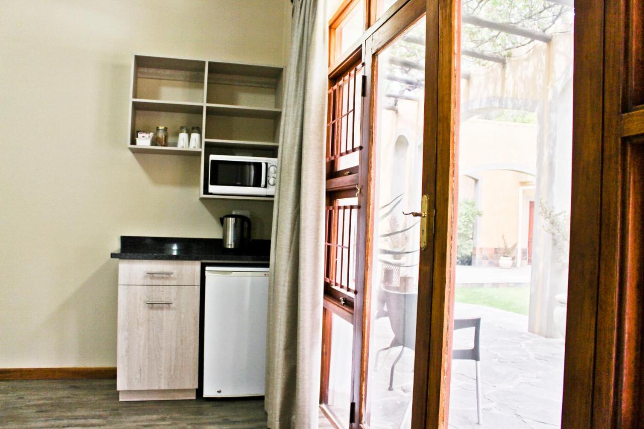 17 On Bird Guest House Б’юфорт-Вест Екстер'єр фото