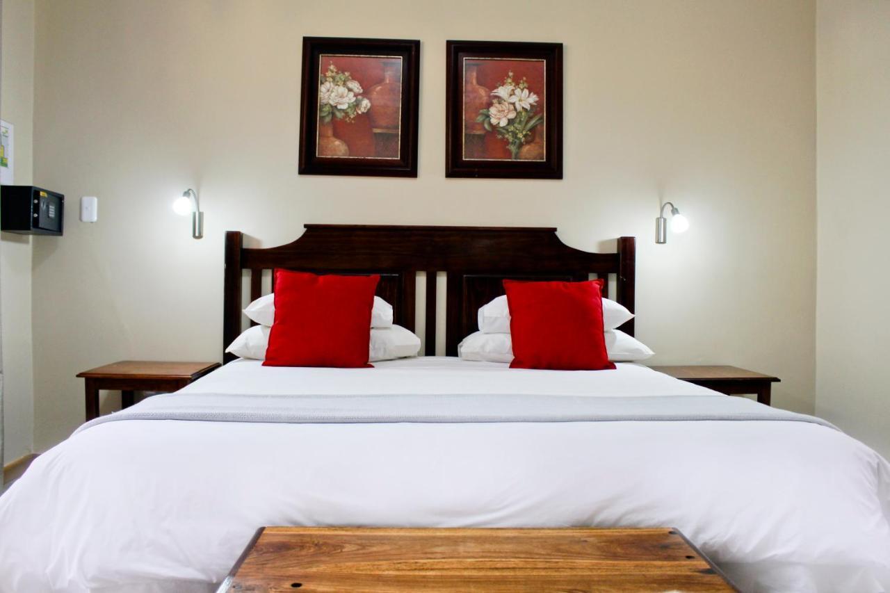 17 On Bird Guest House Б’юфорт-Вест Екстер'єр фото
