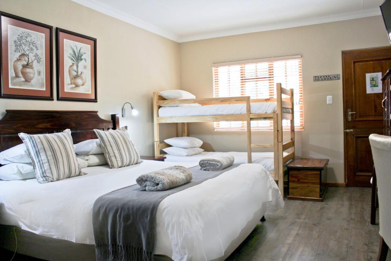 17 On Bird Guest House Б’юфорт-Вест Екстер'єр фото