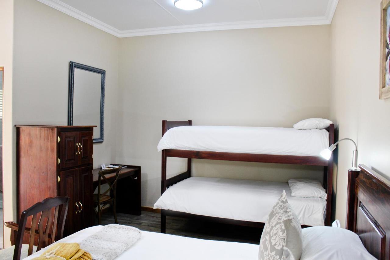 17 On Bird Guest House Б’юфорт-Вест Екстер'єр фото