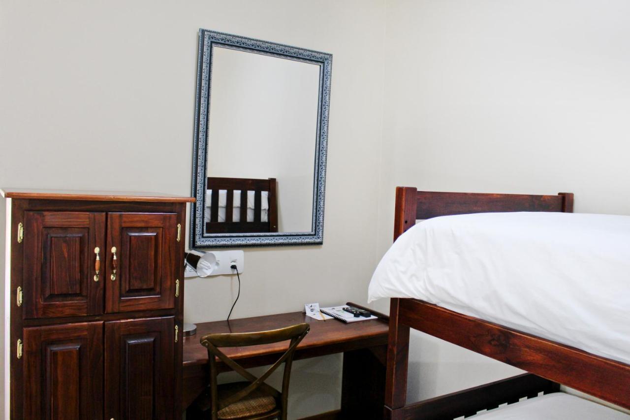 17 On Bird Guest House Б’юфорт-Вест Екстер'єр фото