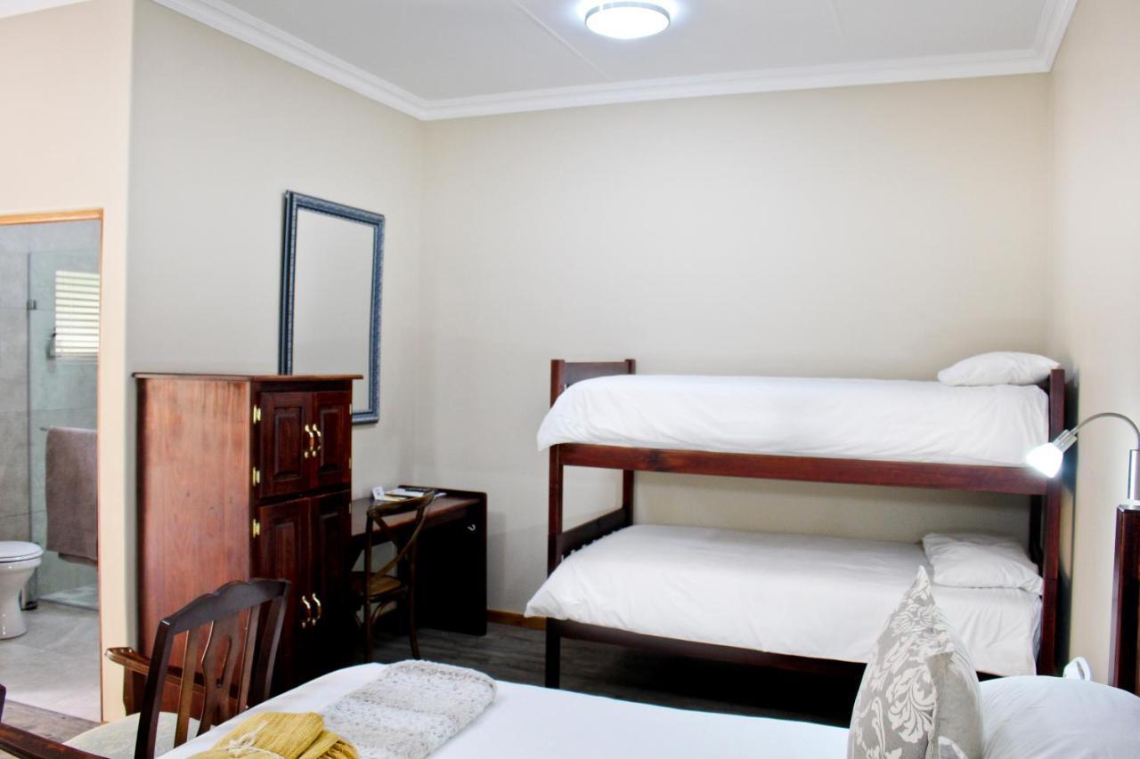 17 On Bird Guest House Б’юфорт-Вест Екстер'єр фото