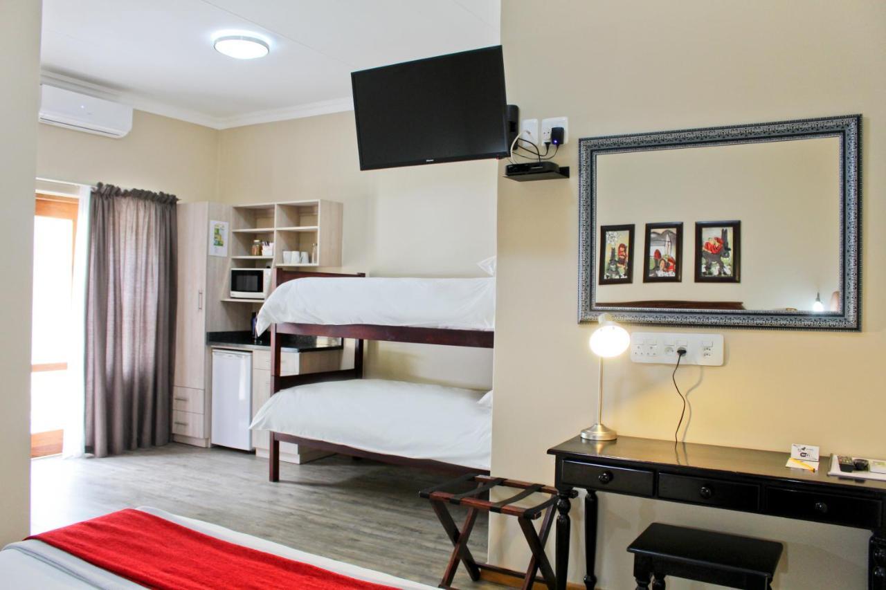 17 On Bird Guest House Б’юфорт-Вест Екстер'єр фото