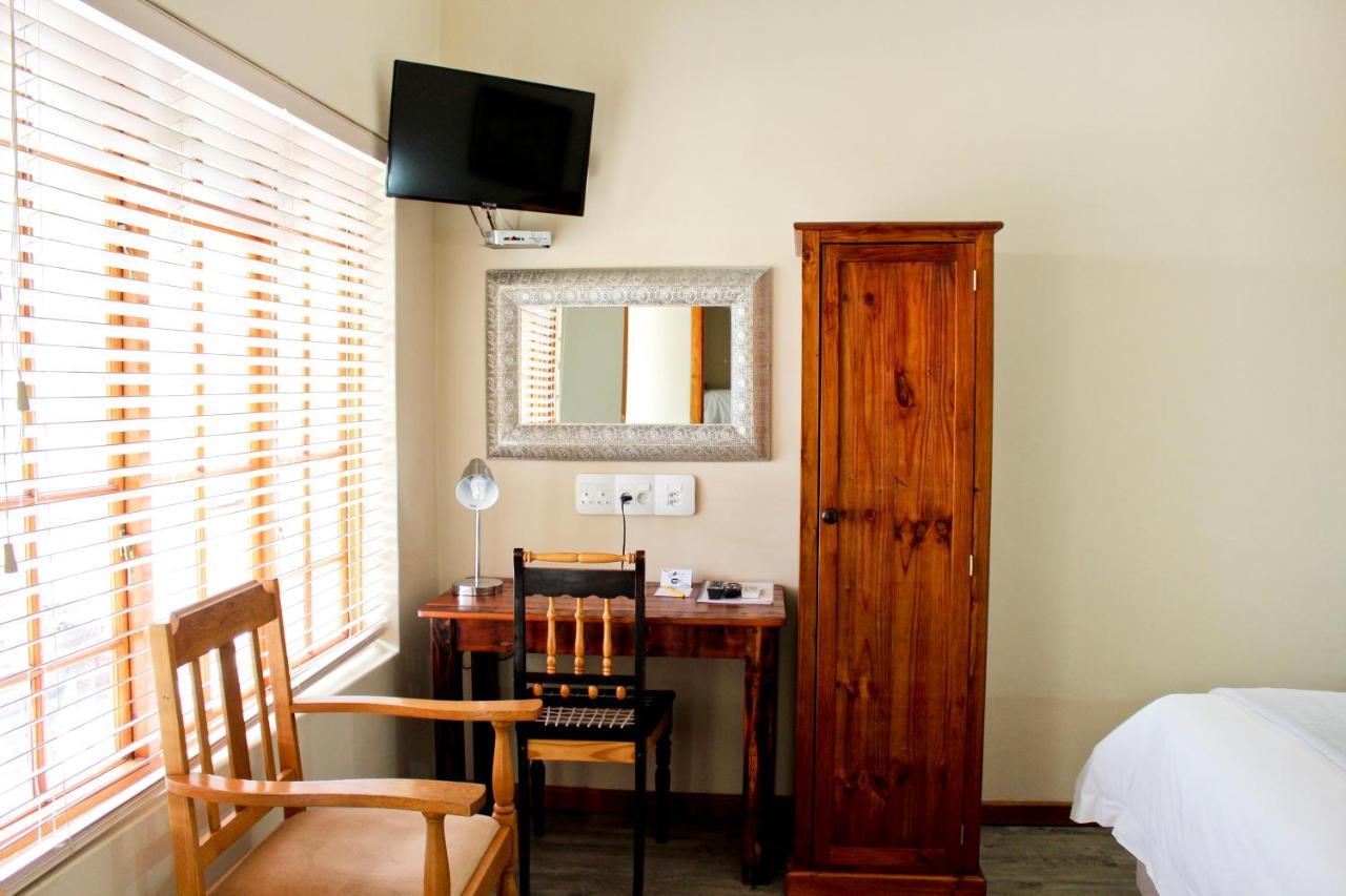 17 On Bird Guest House Б’юфорт-Вест Екстер'єр фото