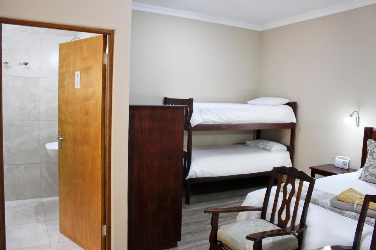 17 On Bird Guest House Б’юфорт-Вест Екстер'єр фото